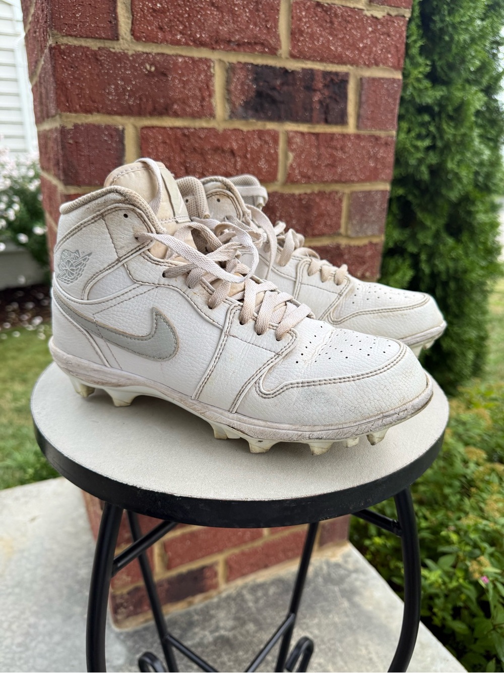 Nike Kids Beige/Tan High-Top Soccer Cleats